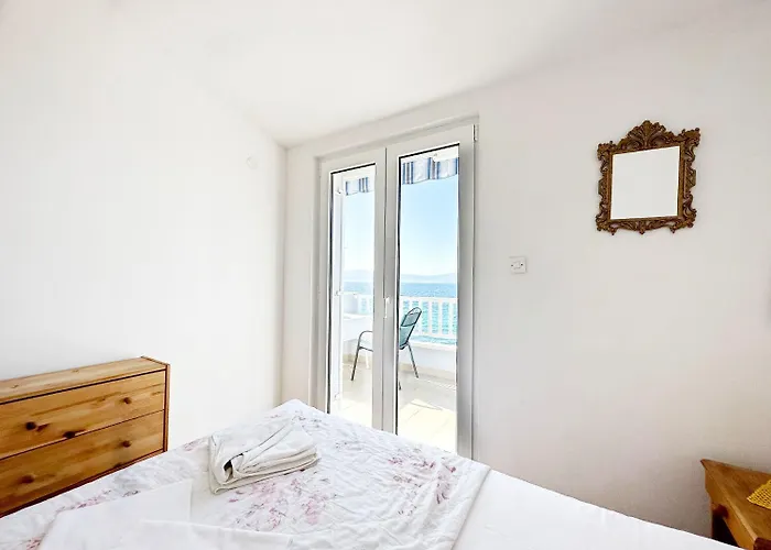 Tomo זאוסטרוג